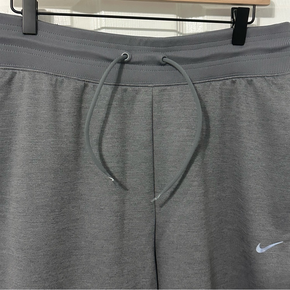Nike Women’s One Thermal-FIT Pullover Hoodie (XL) and Jogger (L) SET - Picture 9 of 15
